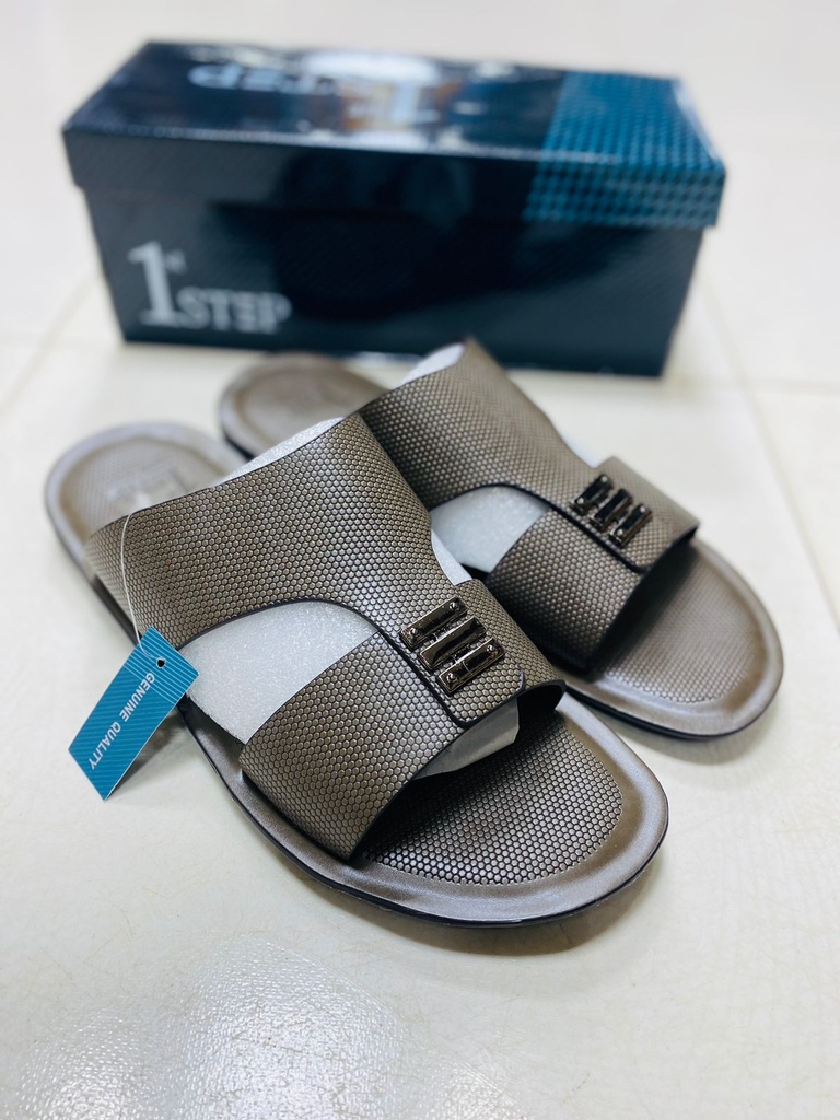 1 Step FST1122 Sandal. (Grey, 40)